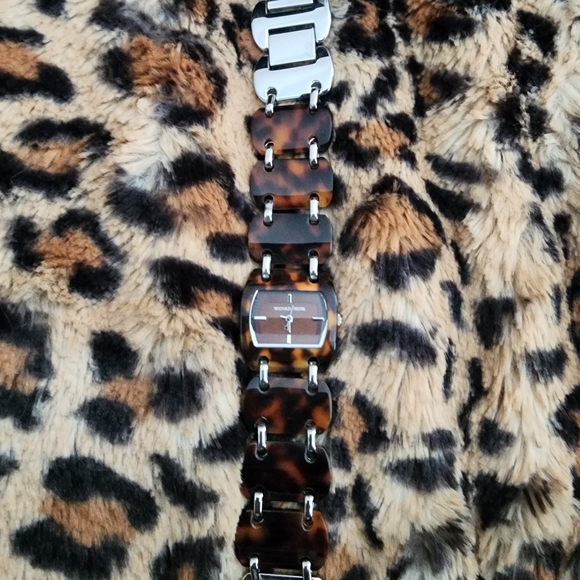 Michael Kors Tortoise Shell Watch - Picture 4 of 6